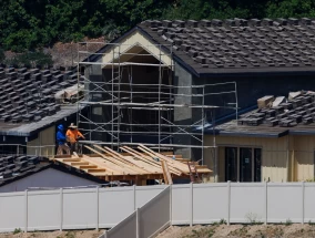 投资策略：巴克莱下调主要住宅建筑商评级，应对股市挑战